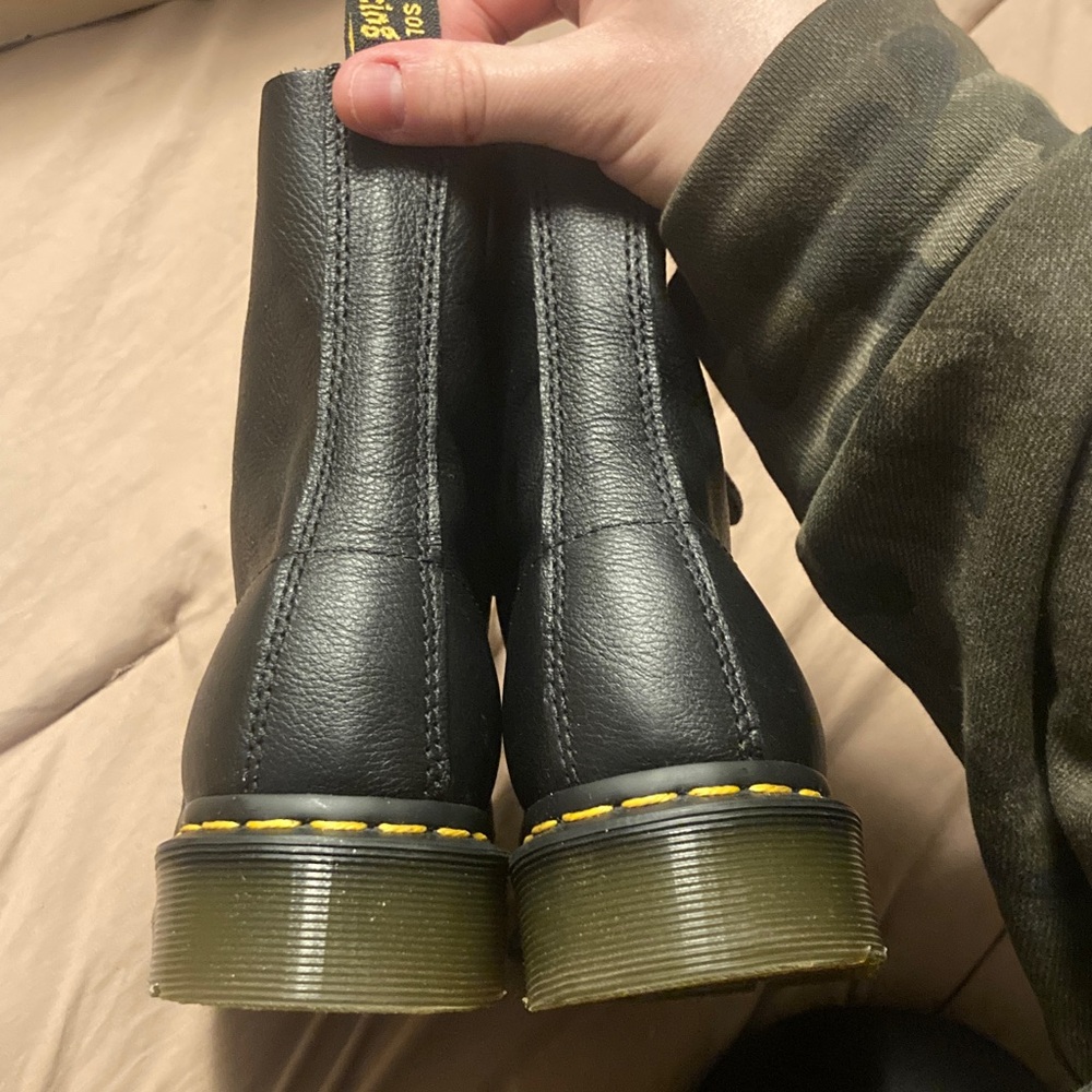 Women’s Dr. Martens 1460 Pascal size 8 - Picture 8 of 9